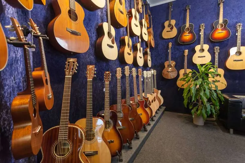 Hostel Munich Guitar Shop