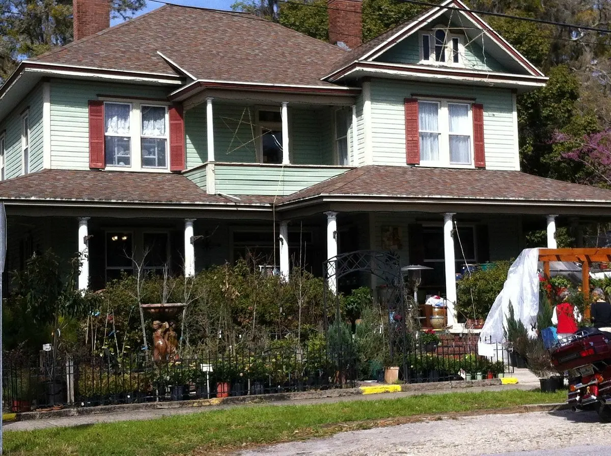 Grumbles House Antiques & Garden Shop
