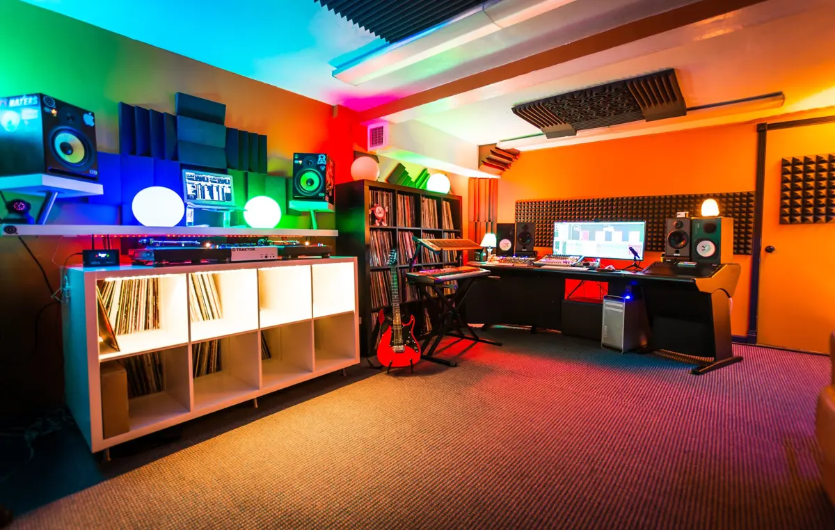 Roundabout Records DJ & Recording Studio