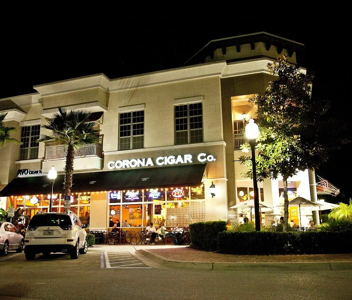 Corona Cigar Company & Montecristo Lounge