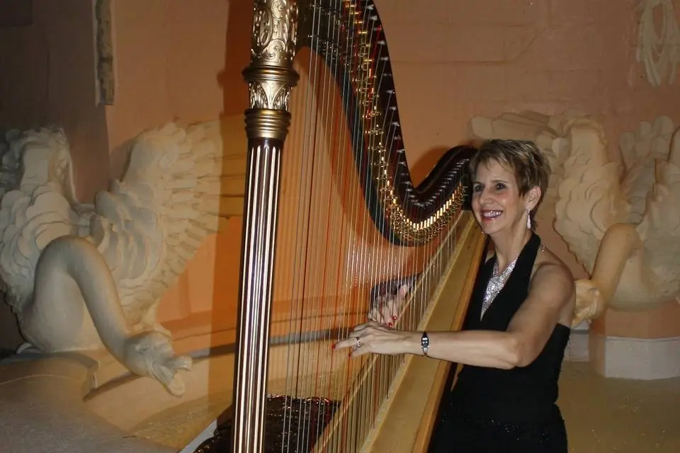 The Elegant Harp - Florida Harpist Esther Underhay