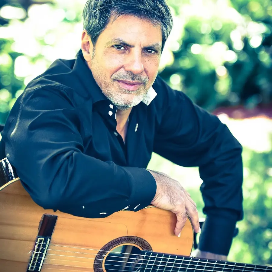 Guitarist Singer Fabian Michique