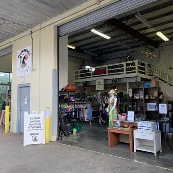 Kauai Humane Society: Blooming Tails Thrift Store