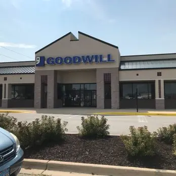 Goodwill Savoy IL - Land of Lincoln Goodwill Industries